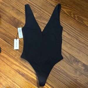 Brand new! Aritzia Babaton Contour Bodysuit